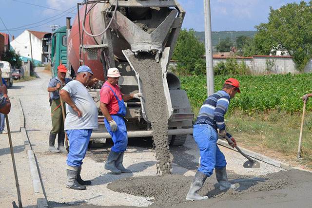 Бетонирање на улица во Бузалково